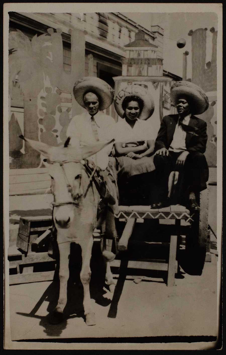 在墨西哥提华纳的非裔美国游客的照片卡。