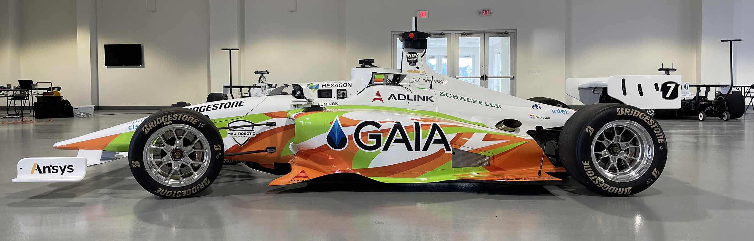 将Dallara AV-21赛车改造成自动驾驶汽车。
